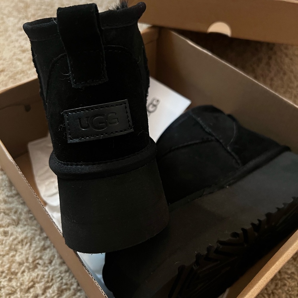 UGG CLASSIC ULTRA PLATFORM BOOTS